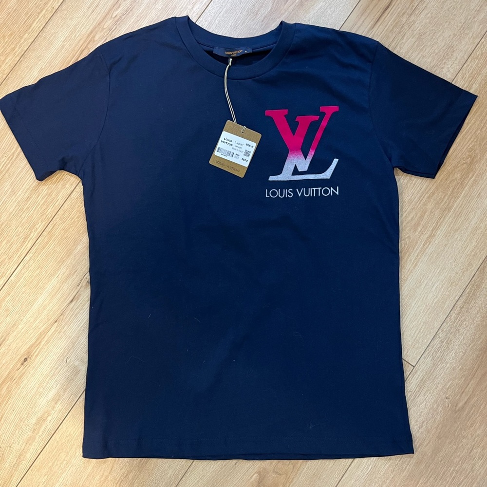 Mens Louis Vuitton T-shirt Size Medium